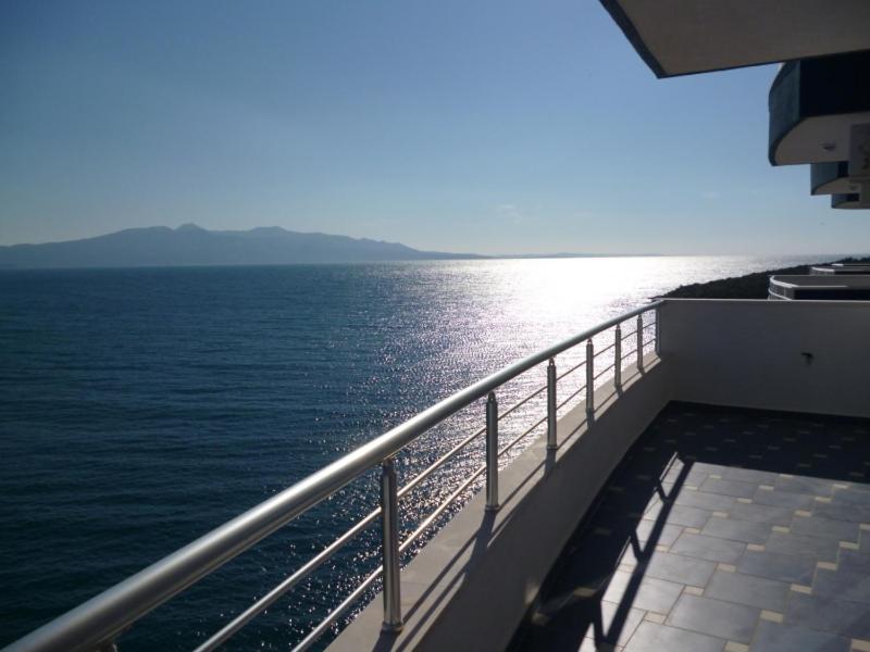 Beautifull Holiday Apartment Larisa Sarande Exterior photo