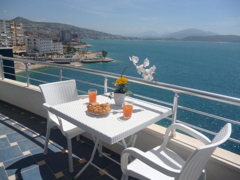 Beautifull Holiday Apartment Larisa Sarande Exterior photo